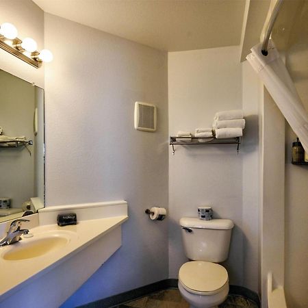Travelodge By Wyndham Gardiner Yellowstone Park North Entr Exterior foto