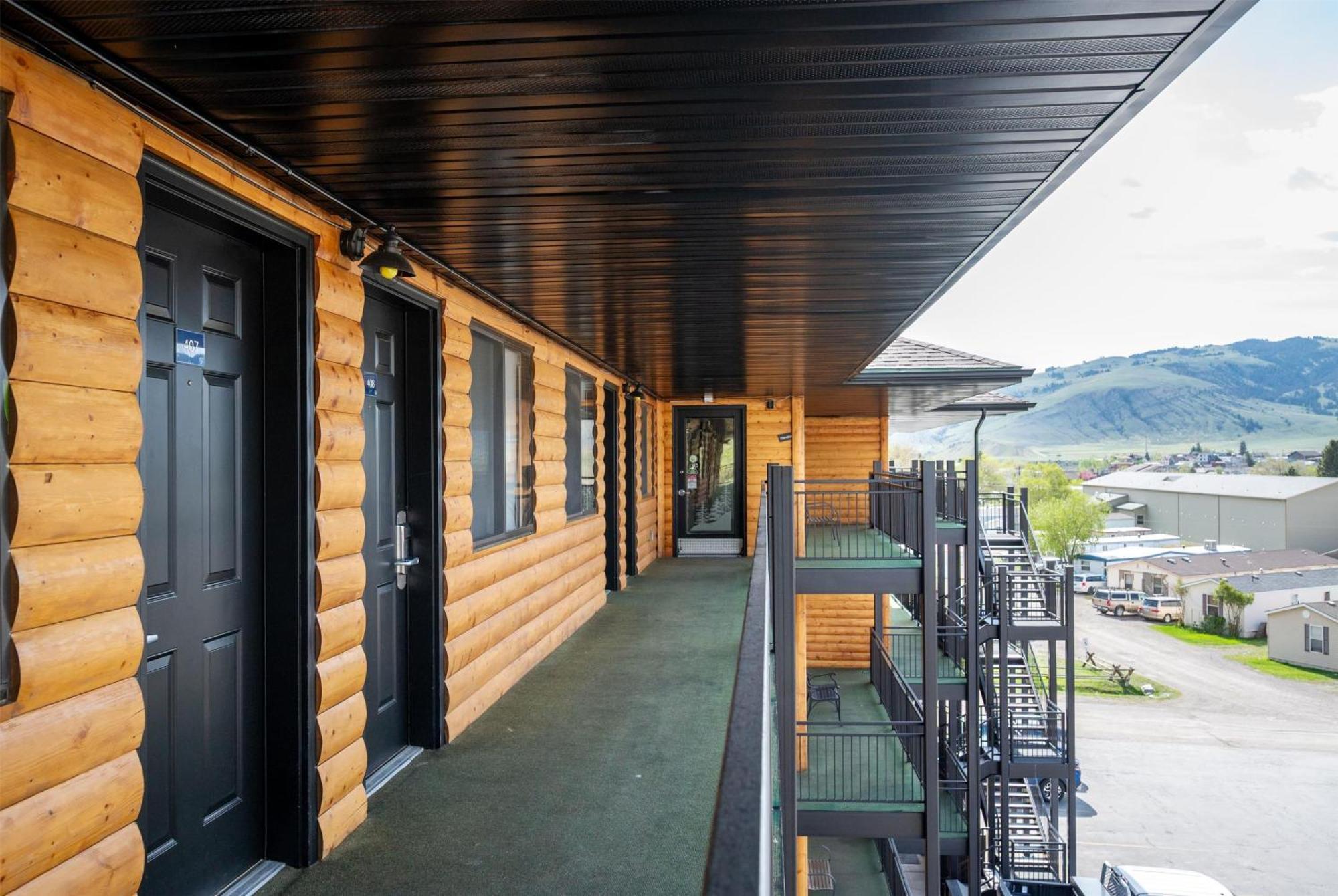 Travelodge By Wyndham Gardiner Yellowstone Park North Entr Exterior foto