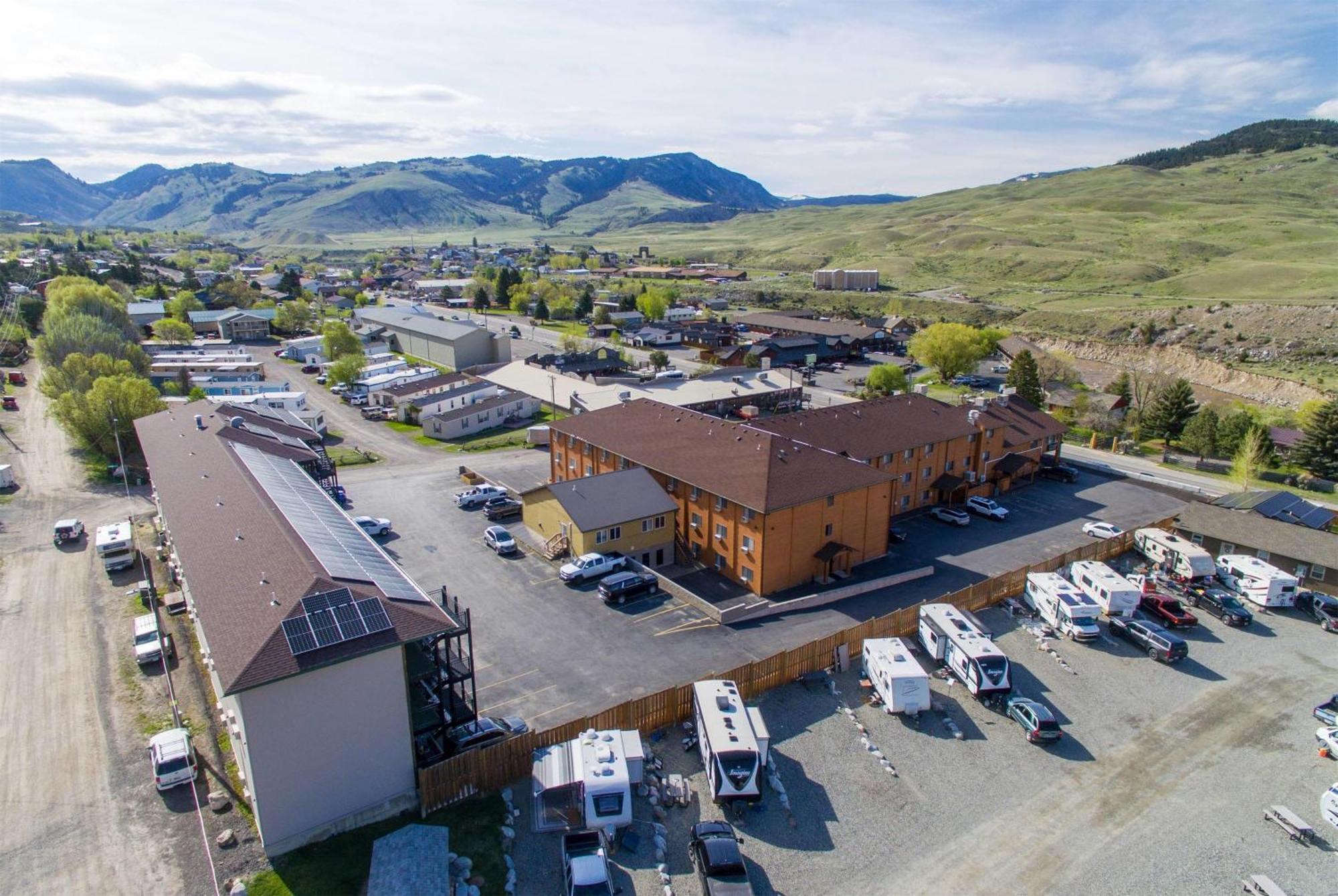 Travelodge By Wyndham Gardiner Yellowstone Park North Entr Exterior foto